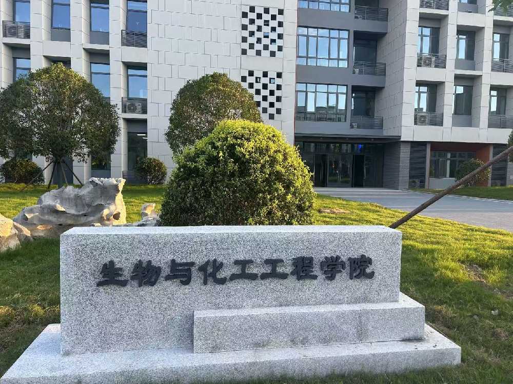 滨湖区扬州职业大学体育场高杆灯项目